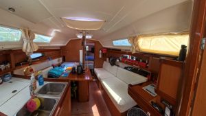 salon, Beneteau 31 Oceanis, sailboat for sale
