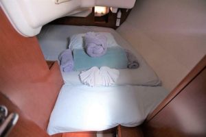 bed, Beneteau 31 Oceanis, sailboat for sale
