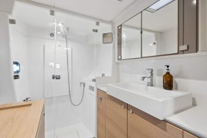 bath, Bali 4.1, catamaran for sale