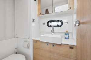 bath, Bali 4.1, catamaran for sale