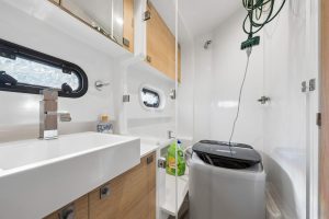 bath, Bali 4.1, catamaran for sale