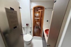 bath, FP 44 Orana, catamaran for sale