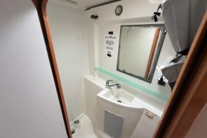bath, FP 44 Orana, catamaran for sale