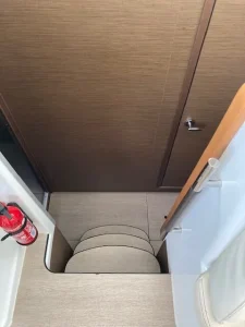 bath, Lagoon 380, catamaran for sale