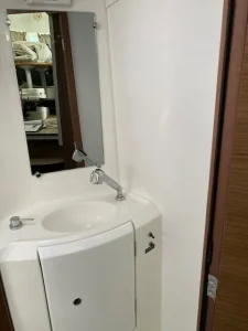 bath, Lagoon 380, catamaran for sale
