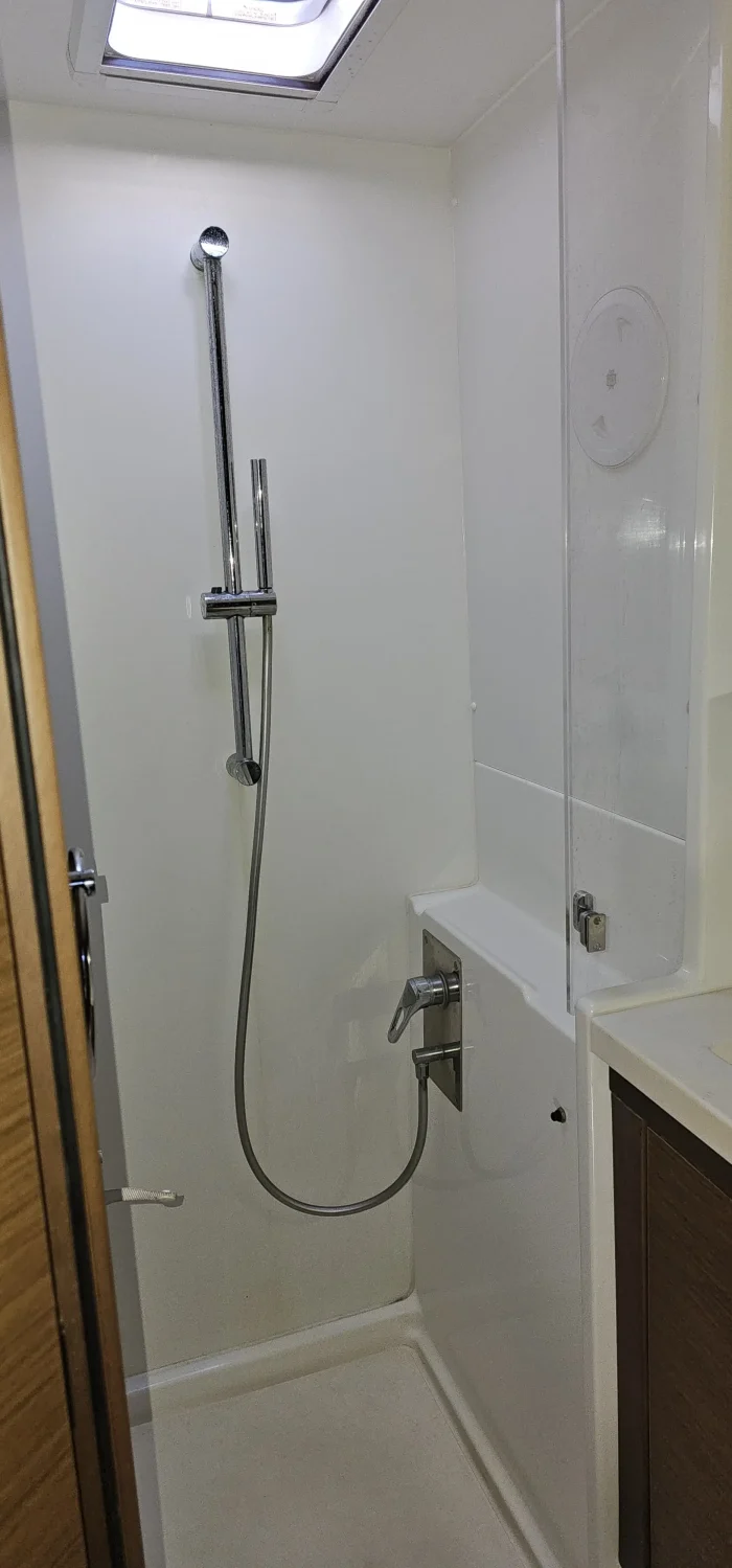 bath, Lagoon 450, catamaran for sale