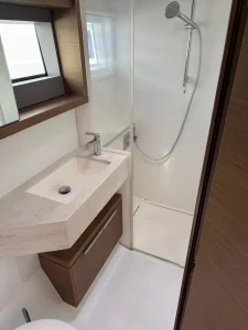 bath, Lagoon 50, catamaran for sale