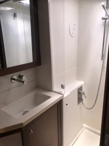 bath, Lagoon 450, catamaran for sale