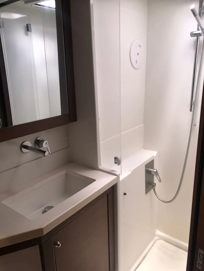 bath, Lagoon 450, catamaran for sale