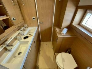 bath, Bali 4.2, catamaran for sale