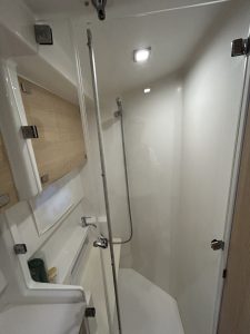 bath, Bali 4.1, catamaran for sale