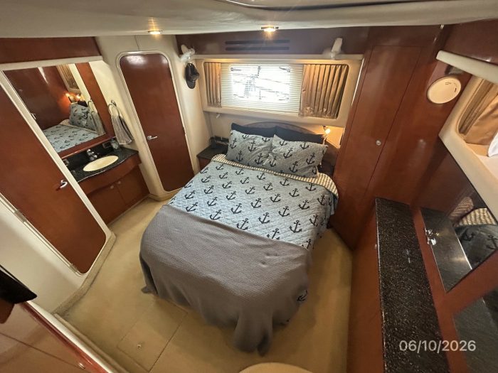 bed, Sea Ray, trawler for sale