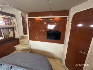 bed, Sea Ray, trawler for sale