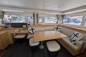 salon, Lagoon 450, catamaran for sale