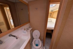 bath, Lagoon 450, catamaran for sale