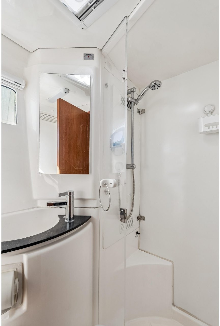 bath, Leopard 46, catamaran for sale