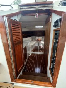 salon, MJM, trawler for sale