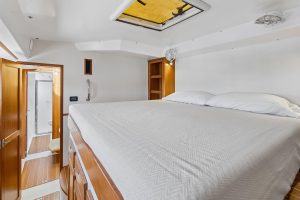 bed, Maine Cat P-47, trawler for sale