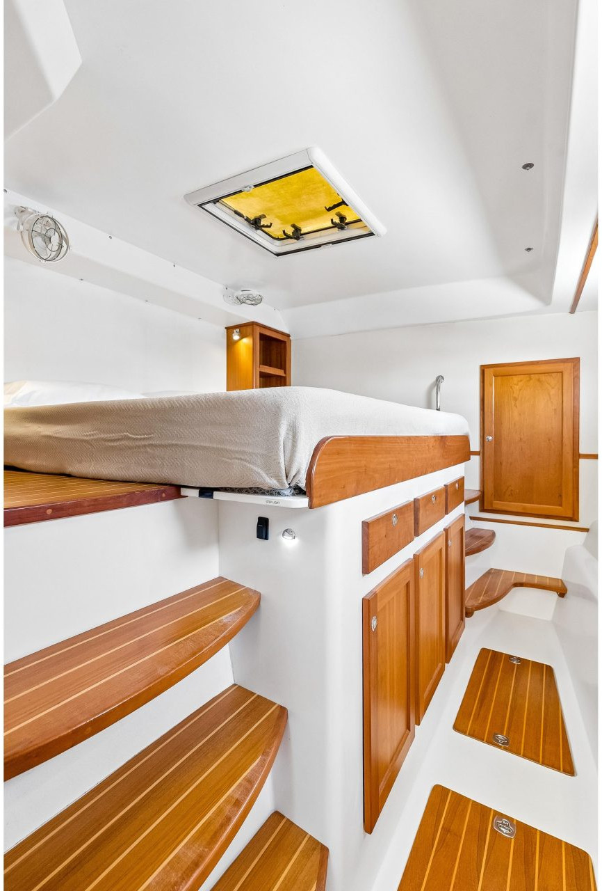 bed, Maine Cat P-47, trawler for sale