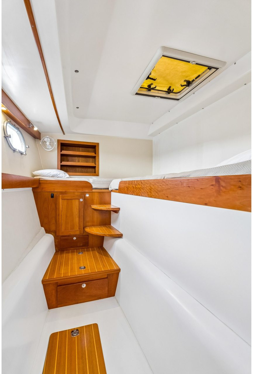 bed, Maine Cat P-47, trawler for sale