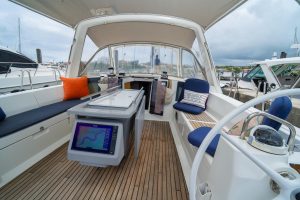 helm, Beneteau 45 Oceanis, sailboat for sale