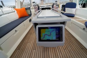 helm, Beneteau 45 Oceanis, sailboat for sale