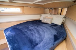 bed, Beneteau 45 Oceanis, sailboat for sale
