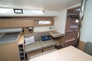 salon, Beneteau 45 Oceanis, sailboat for sale