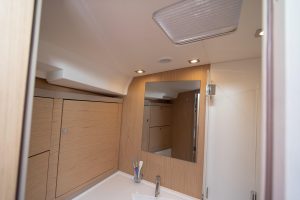 bath, Beneteau 45 Oceanis, sailboat for sale