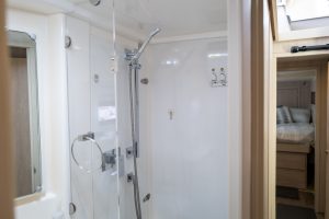 bath, Leopard 48, catamaran for sale