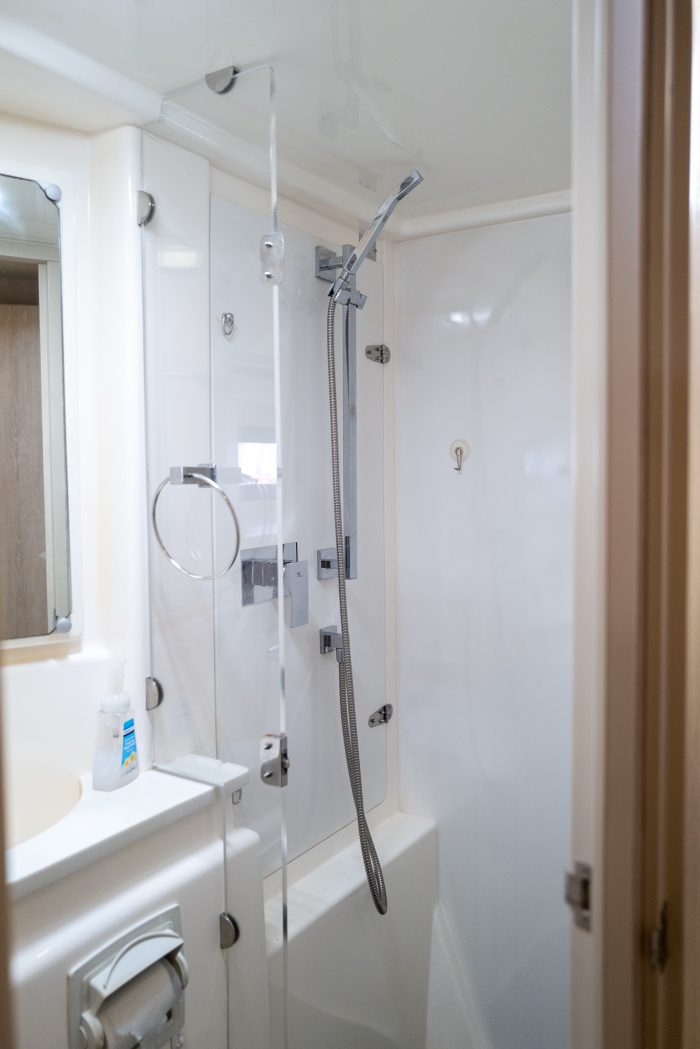 bath, Leopard 48, catamaran for sale