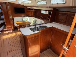 interior, Beneteau 473 Oceanis, sailboat for sale