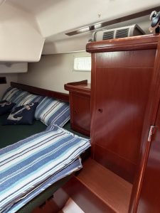 bed, Beneteau 473 Oceanis, sailboat for sale