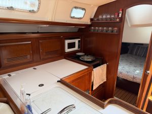 interior, Beneteau 473 Oceanis, sailboat for sale