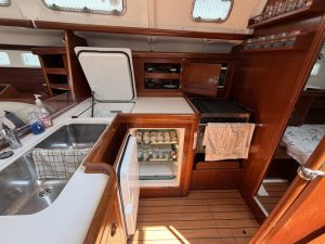 interior, Beneteau 473 Oceanis, sailboat for sale