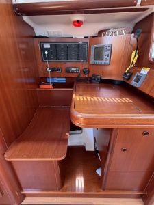 navigation station, Beneteau 473 Oceanis, sailboat for sale