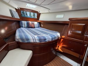 bed, Beneteau 473 Oceanis, sailboat for sale