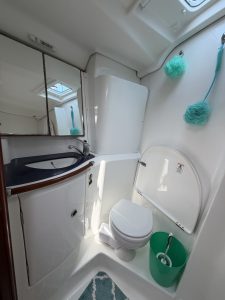 bath, Beneteau 473 Oceanis, sailboat for sale