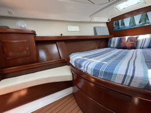 bed, Beneteau 473 Oceanis, sailboat for sale