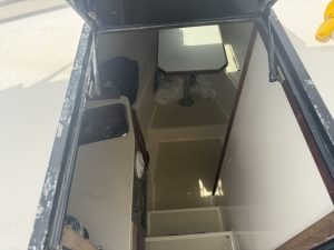 salon, Carolina Classic 28, trawler for sale