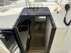 salon, Carolina Classic 28, trawler for sale