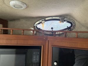 salon, Carolina Classic 28, trawler for sale