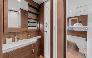 bath, Bali 5.4, catamaran for sale