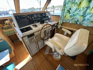 navigation station, Custom, trawler for sale