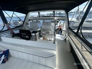 cockpit, Carver 430, trawler for sale