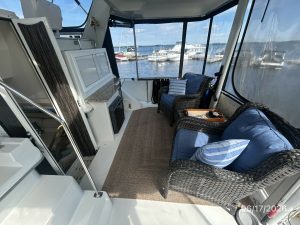 cockpit, Carver 430, trawler for sale