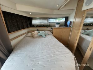 bed, Carver 430, trawler for sale
