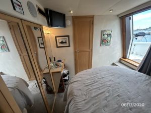 interior, Carver 430, trawler for sale