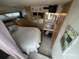 bed, Carver 430, trawler for sale