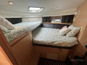 bed, Carver 430, trawler for sale